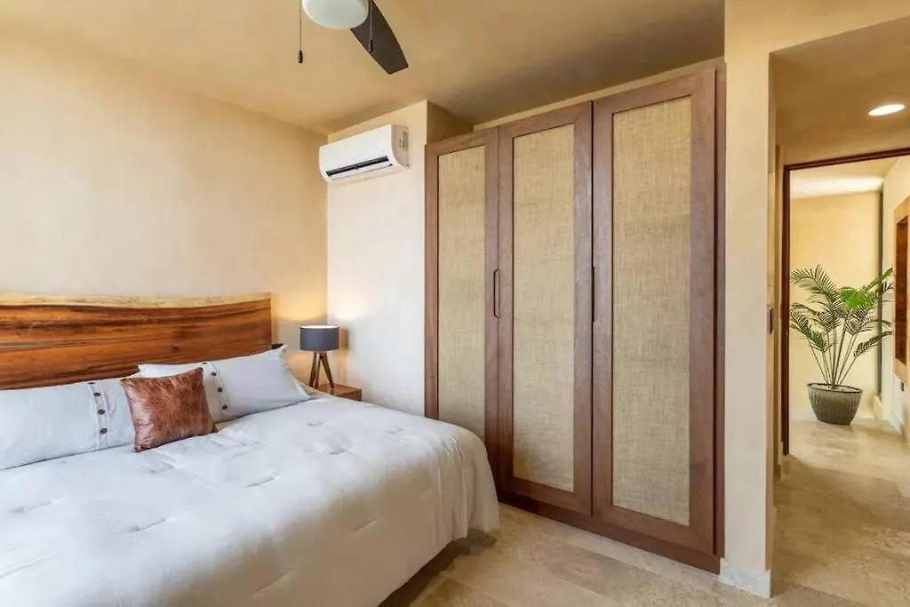 Luxury Beachfront Penthouse With Private Pool 툴룸