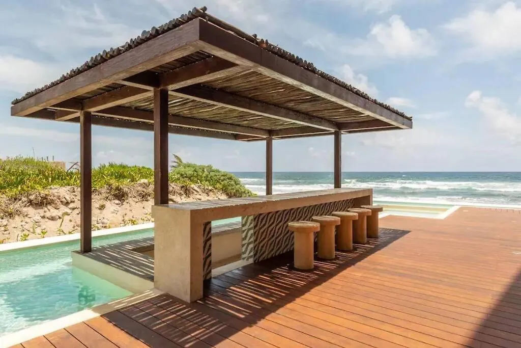 Luxury Beachfront Penthouse With Private Pool 툴룸 아파트